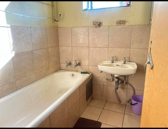 2 BEDROOM APARTMENT FOR SALE IN SUNNYSIDE